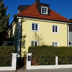 Apartment Helle Und Ruhige Dachgeschosswohnung